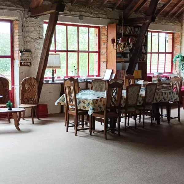 La Mez a Nine chambres d'hôtes, hotel v destinaci Buxières-sous-Montaigut