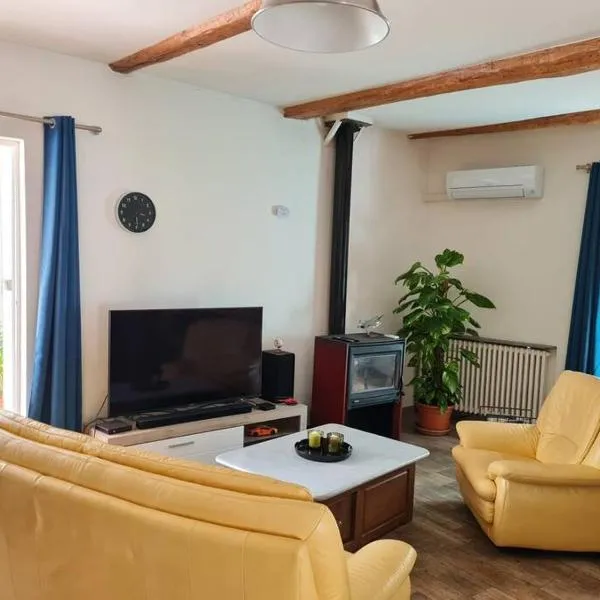 Appartement 70 m2 avec terrasse, proche de la mer โรงแรมในPaulhan