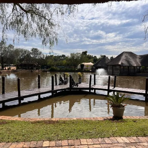 Swan Lake Suites, hotel v destinaci Benoni