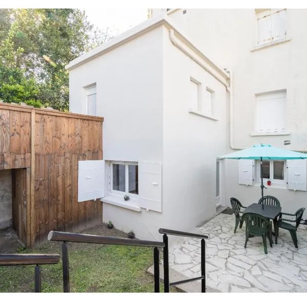 Appartement 200 m plage avec terrasse et jardin – hotel w mieście Royan