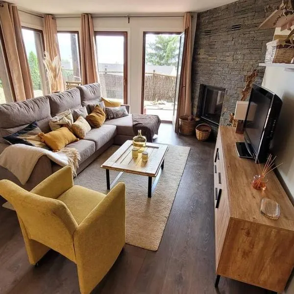 Precioso apartamento con jardín privado a 4 km de Puigcerdà, מלון בEnveitg