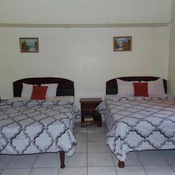 Tropical Vibe Hostel Kingston - Near Half-Way-Tree, hotel v destinaci Camperdown