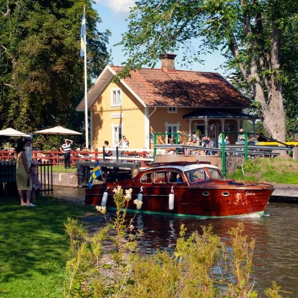 Hajstorp Slusscafé & Vandrarhem, hotel in Mårby