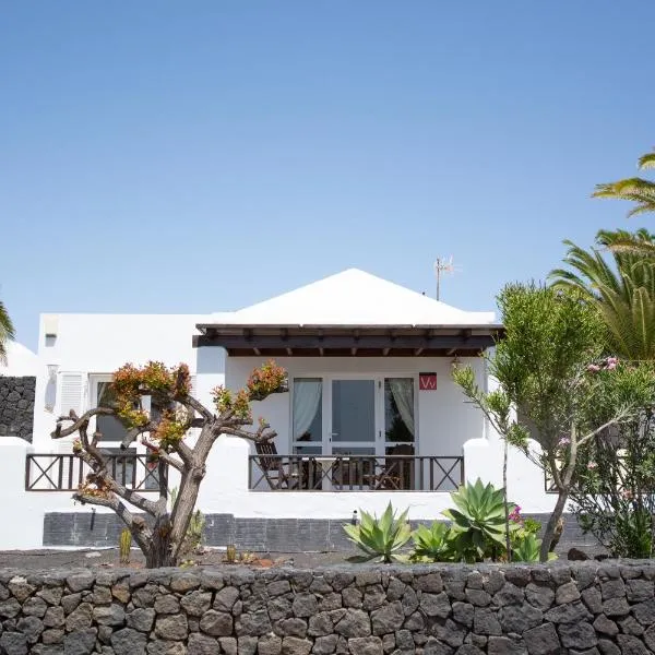 Villa Isa sea views, hotel i Playa Blanca