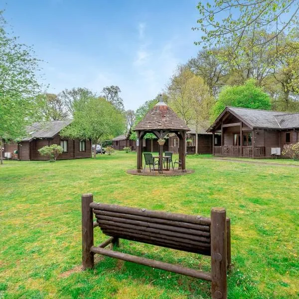 Tilford Woods Lodge Retreat, hotel v destinaci Farnham