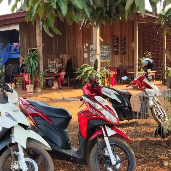 Tree Trails Homestay & Offers Jungle Trekk-Scooter For Rental, hotel v destinaci Banlung