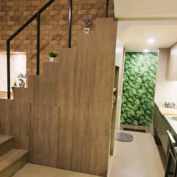 Freja House @ Central BSD, hotel v destinaci Samporo