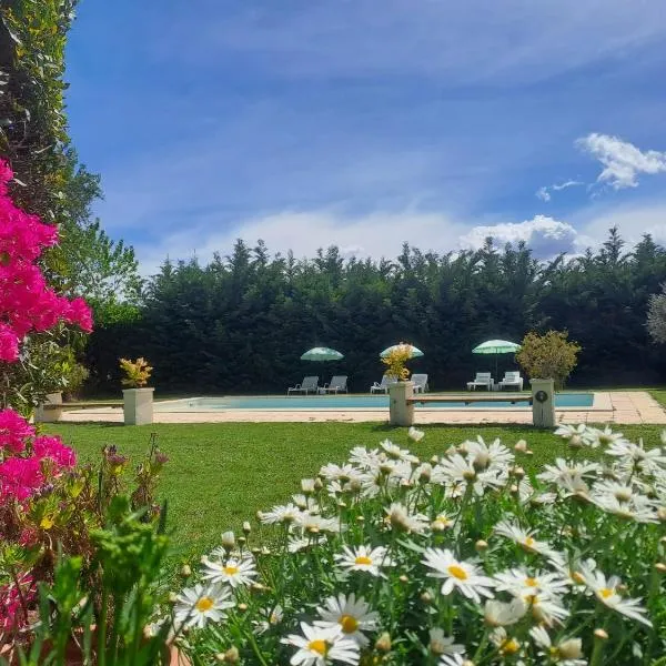 Mas Campagne Etoilée, hotel v destinaci Caderousse