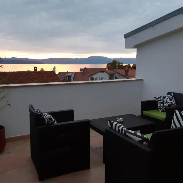 Sky terrace and sea view, hotel v destinaci Malinska