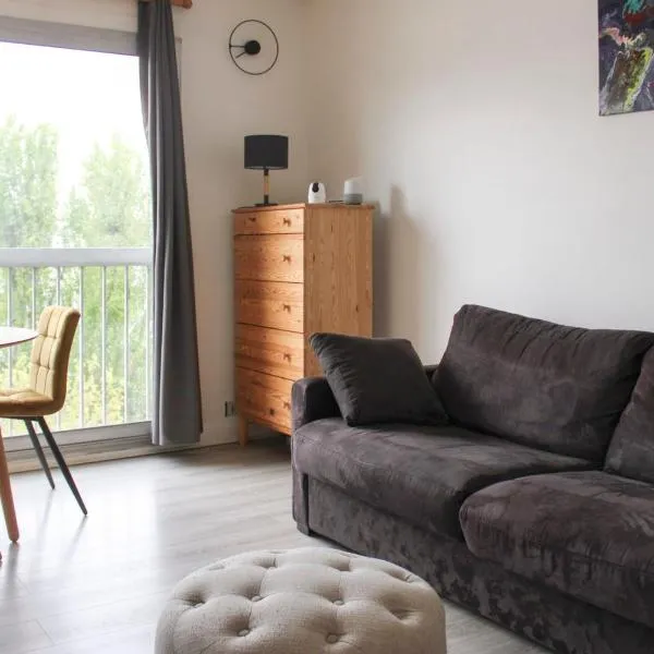 Bright and pleasant studio near city center, ξενοδοχείο στο Bagnolet