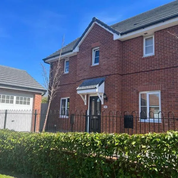 Remarkable 3-Bed House in Wirral, hotelli kohteessa Wirral