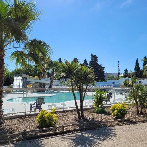 Camping des septs fonts, hotel v destinaci Agde