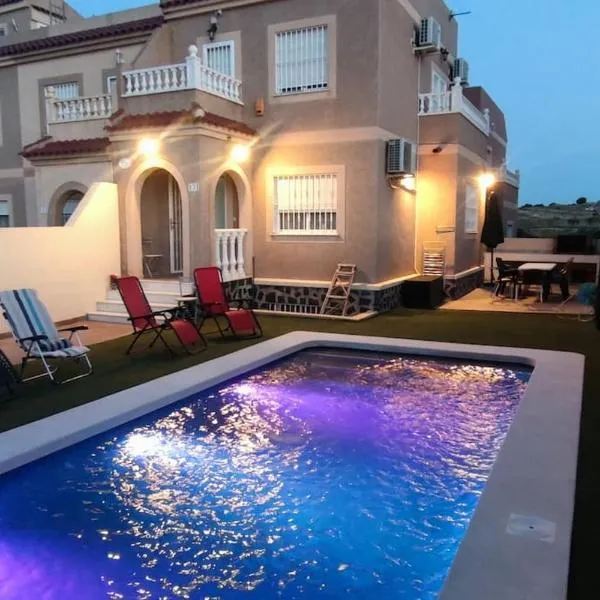 adosado con piscina a 10 minutos de Alicante, hotel a Alacant