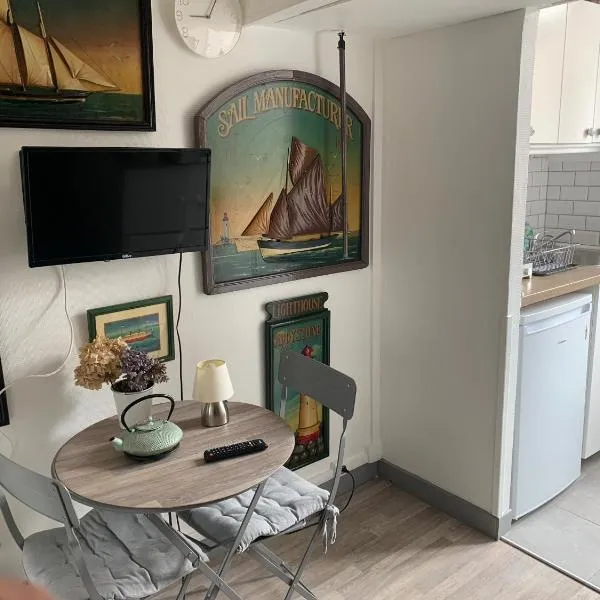 Studette tiny house de l église 12 m2, hotel v destinaci Ault