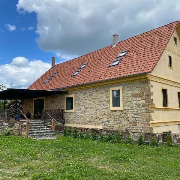 Horní Strakův mlýn, hotel in Úštěk