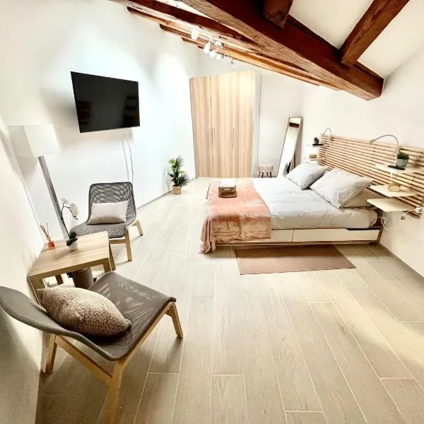 Perfect Stay Apartments, hotel v Terstu