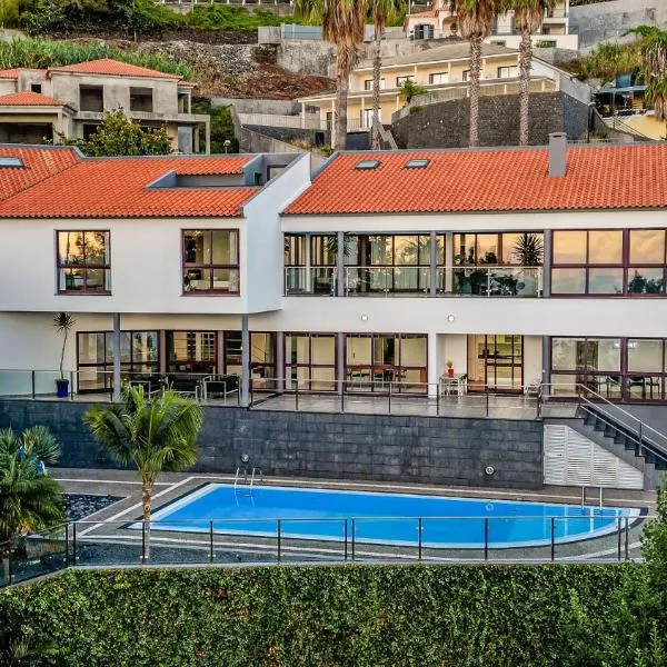 Ample villa with pool and gorgeous ocean view, hotel in São Gonçalo