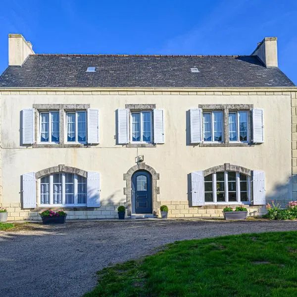Demeure de Kérével, hotel in Plonéis