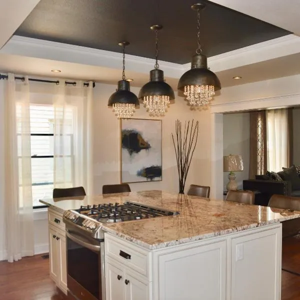 Luxury Home w/ Private Patio Mins away from DT RC, hotel v destinaci Rapid City