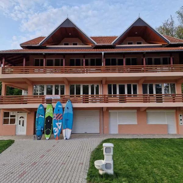 Apartmani Stevanović, hotel v destinácii Zlača