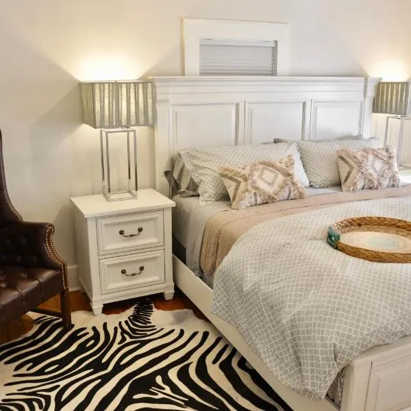 Cozy 2 BDRM Vacation Rental - 1 Mile to Dtwn Rapid City, hotel in Rapid City