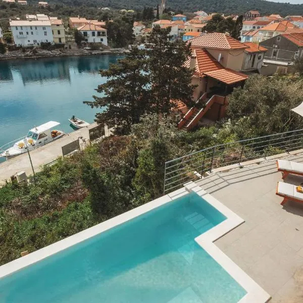 SOL luxury residence near the beach with shared heated pool, hotel v Božavě