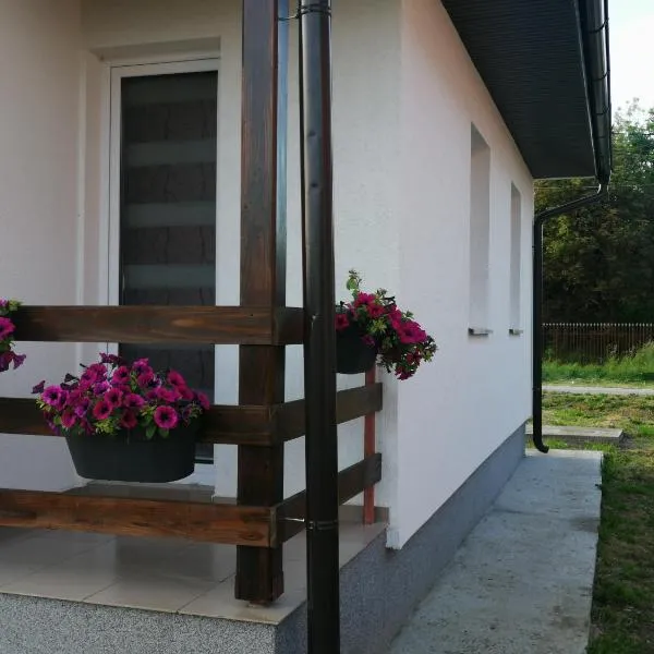 Kuća za odmor Jovana&Ivona 2023 OBRADOVIĆ SOKAK 41, hotel en Ugrinovci