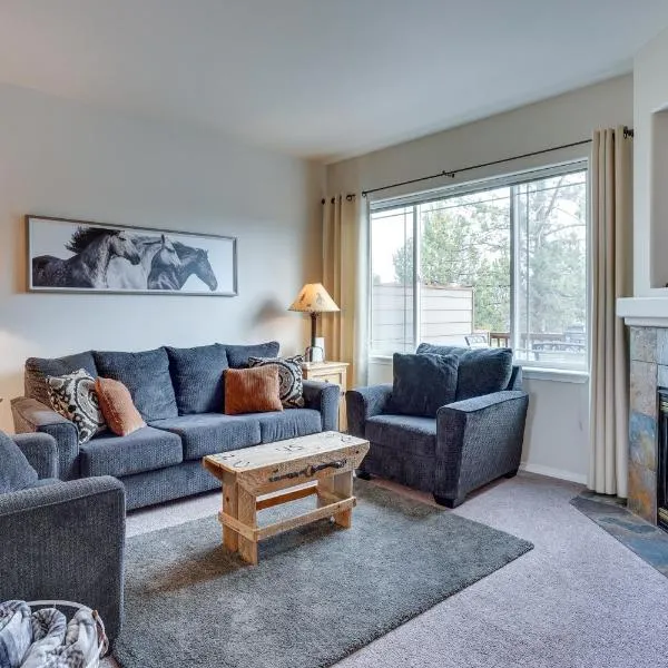 Charming Redmond Townhome w/ Resort Amenities, Hotel in Redmond