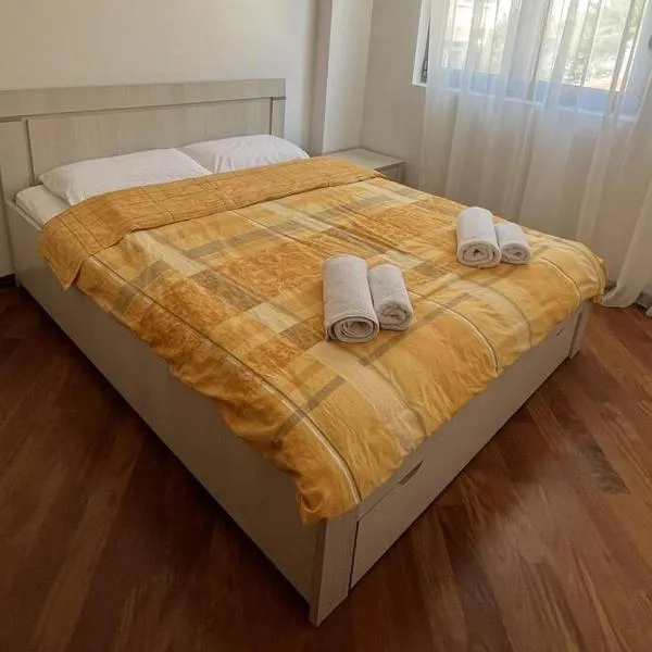 Cozy Montenegro Experience, 50m from the beach, hotel a Petrovac na Moru