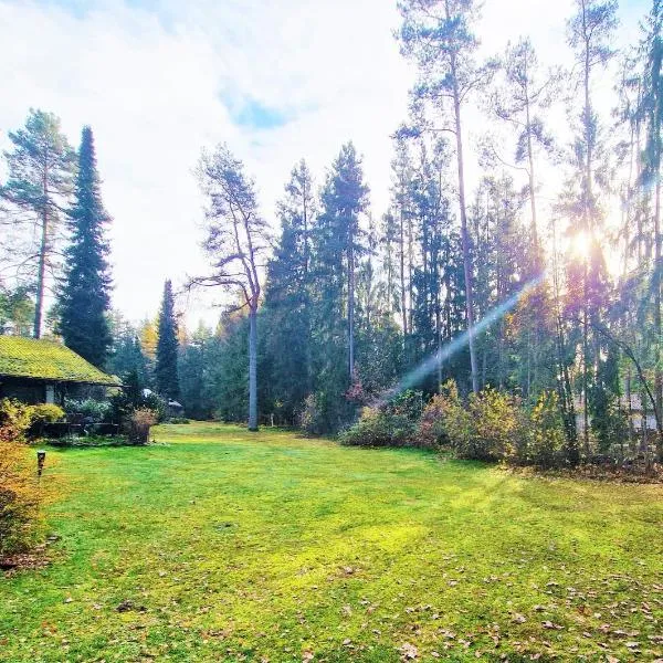 Bungalow direkt am See, mit eigenem Boot, hotel v destinaci Roding