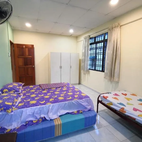 Cosy Homestay Ulu Tiram - Room only、ウル・ティラムのホテル