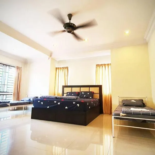 Puchong Semi D Homestay spacious 4 rooms, hotel di Puchong