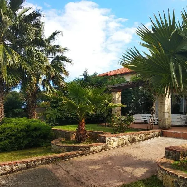 Naturstein-Mediterranhaus mit Gartenblick, hotel en Flogita