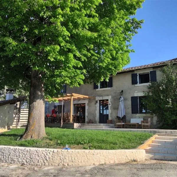 Maison d hôtes Casa Sana, hotel in Aubeterre-sur-Dronne