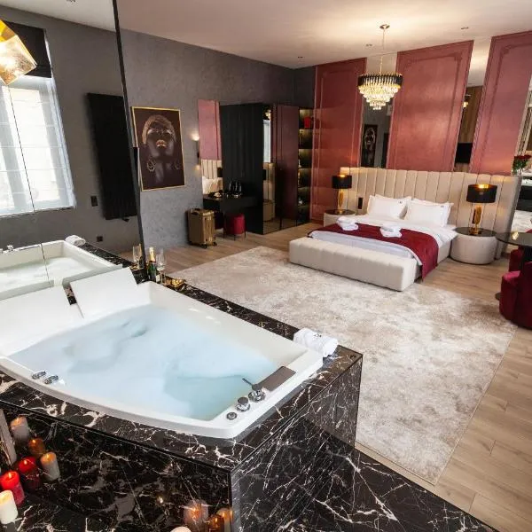 ARISTO Jacuzzi Hotel, מלון בלביב