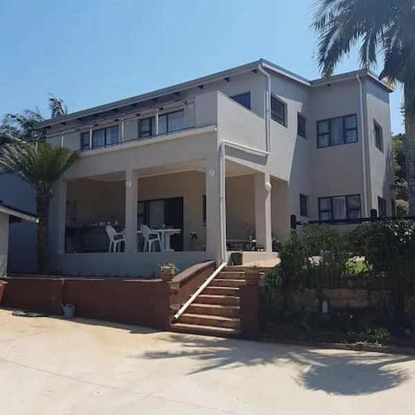 4 Bedroom house with lovely sea views., hotel in Ballito