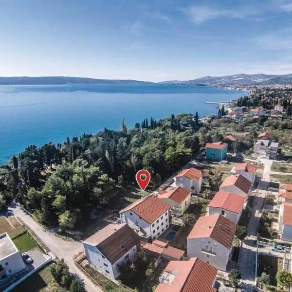 Apartmani Antoneta، فندق في قشتيلا