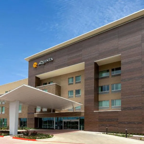 La Quinta Inn & Suites by Wyndham Round Rock near Kalahari, hotel v destinaci Round Rock