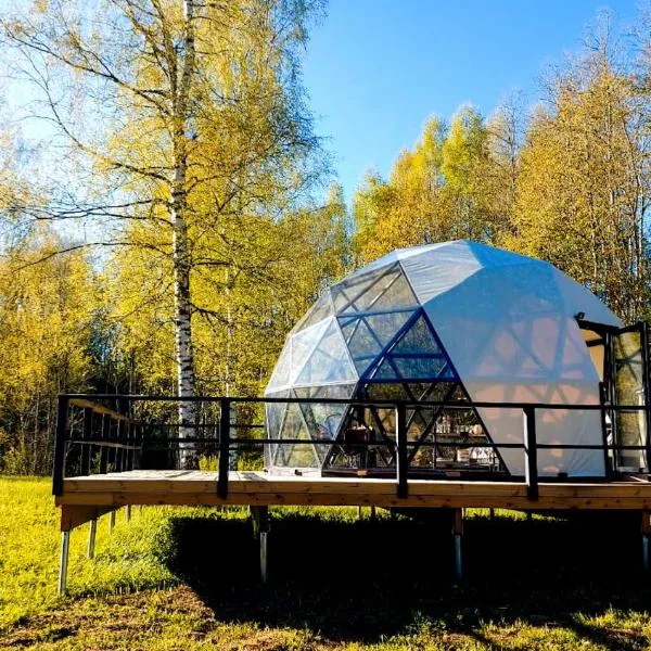 Glamping dome tent 'RIVER', hotel v destinácii Salacgrīva