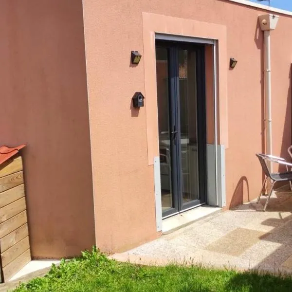 Studio privée de 24m2 à 20 min de Puy du fou, Hotel in Vendrennes