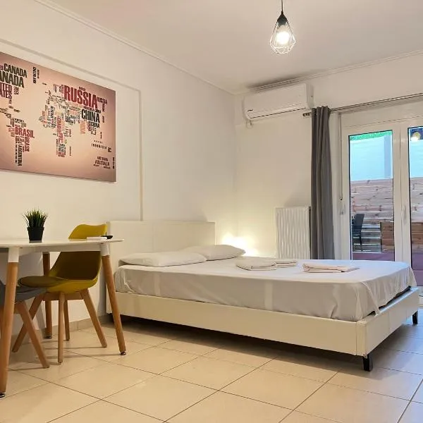 Jacuzzi studio close to athens airport!!, hotel v destinaci Pallíni