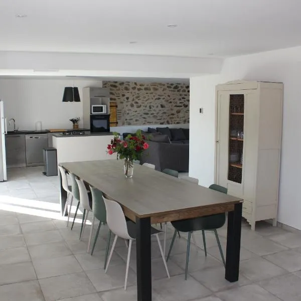 Gîte de charme pour 10 personnes, hotelli kohteessa Camélas
