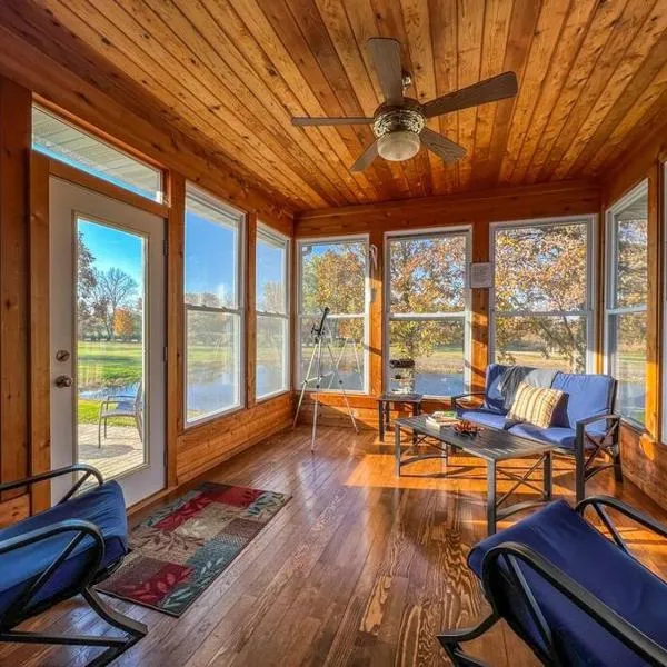 Charming Lake Geneva, Wisconsin 3BR/2Bath Home - Shagbark Waters, hotel di Lake Geneva