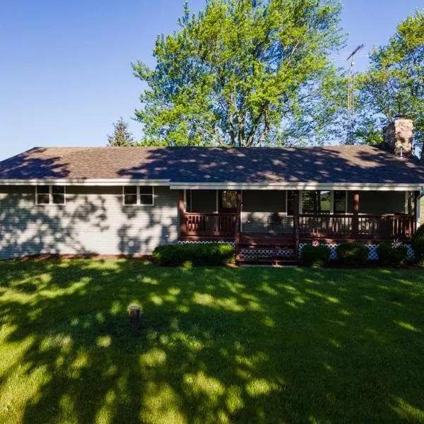 Elkhorn 3 Bedroom 2 Bathroom Log Cabin Sleeps 8 - Lincoln Log Cabin, hotel in Elkhorn