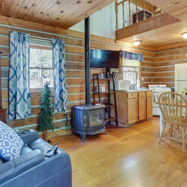 Vacation Rental Near Lake Patoka with Hot Tub!, hotel v destinaci Taswell