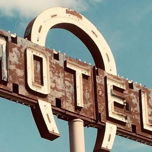 Horseshoe Bend Motel, hotel di Lovell