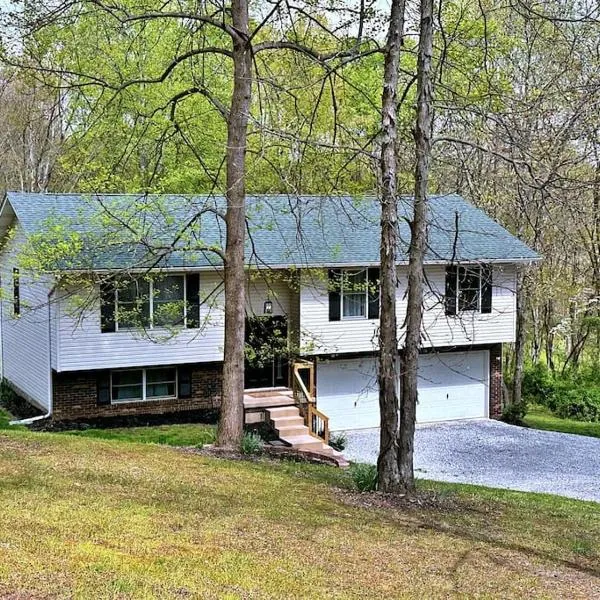 Bigfoot Bungalow, hotell i Logan