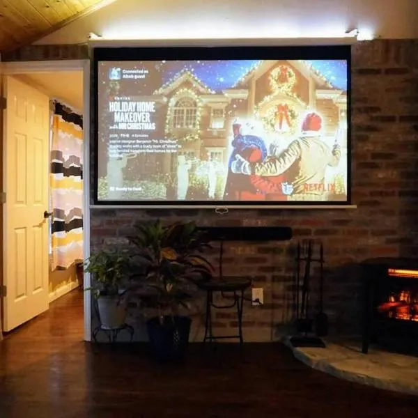 Cozy Home with Big Yard - Full Kitchen-More Than a Hotel Stay!, hotel v destinaci Lyles