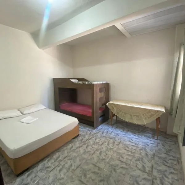 Apartamento Inteiro Central 2 Quartos e Kitnet Inteira 01 quarto, khách sạn ở Ponta Grossa