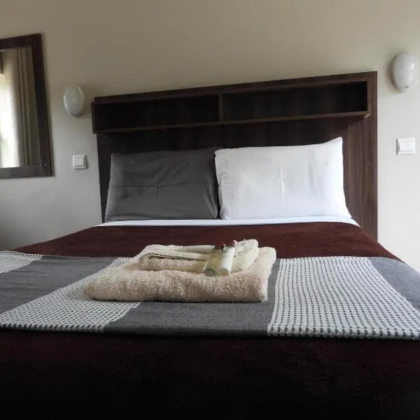 2 bedroomed apartment with en-suite and kitchenette - 2071, hotel di Harare